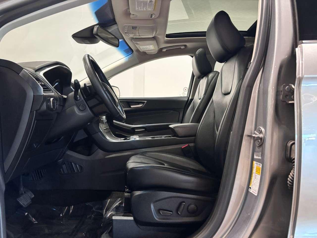 2020 Ford Edge Titanium AWD Photo