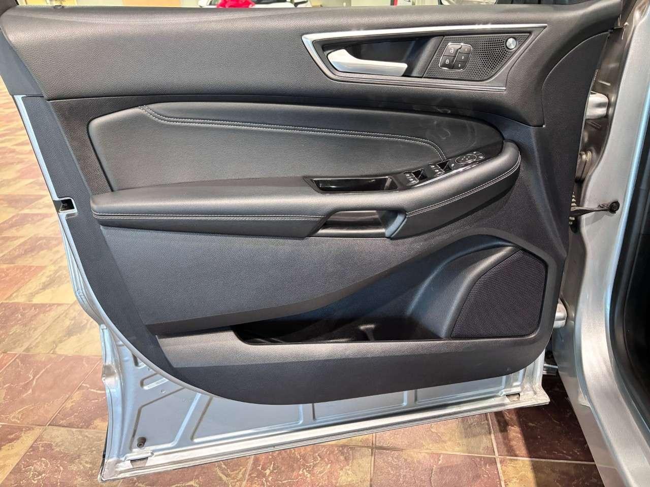 2020 Ford Edge Titanium AWD Photo