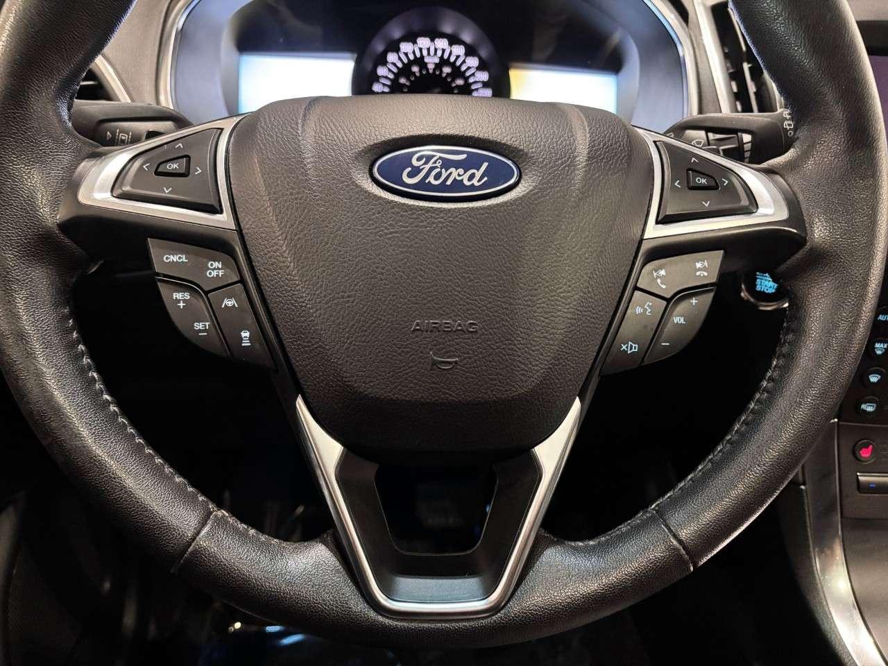 2020 Ford Edge Titanium AWD Photo