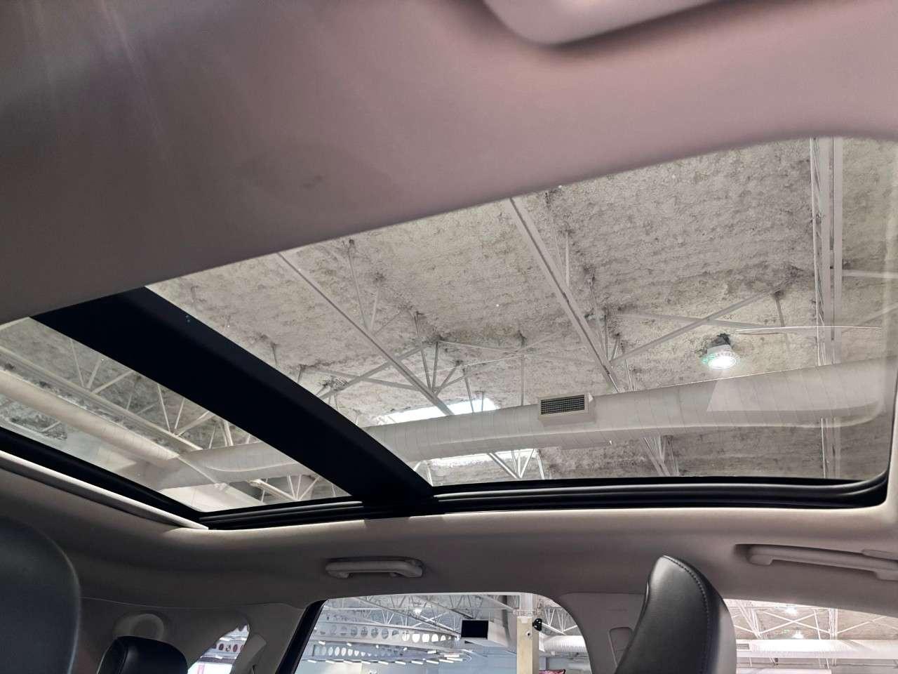 2020 Ford Edge Titanium AWD Photo