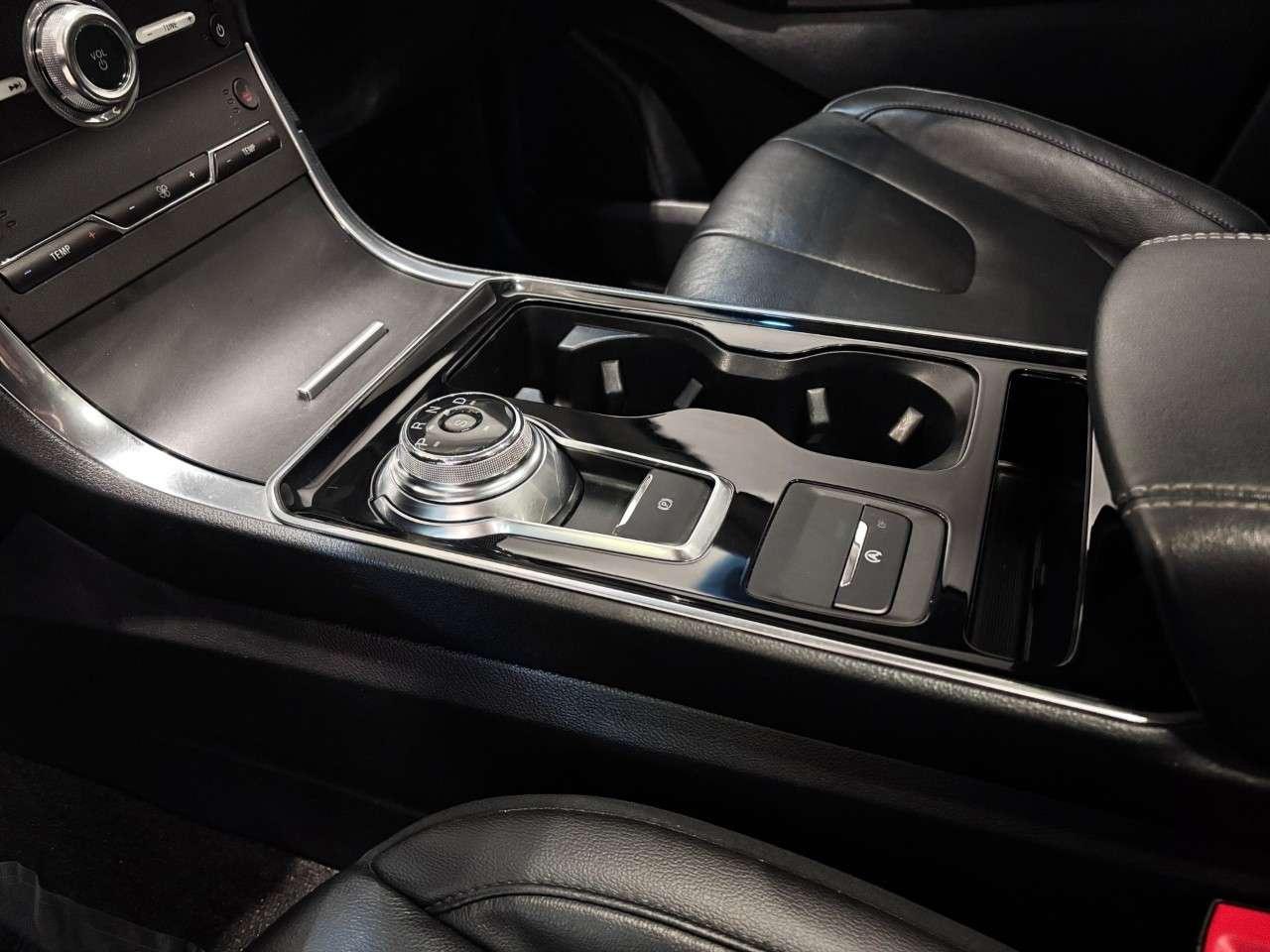 2020 Ford Edge Titanium AWD Photo