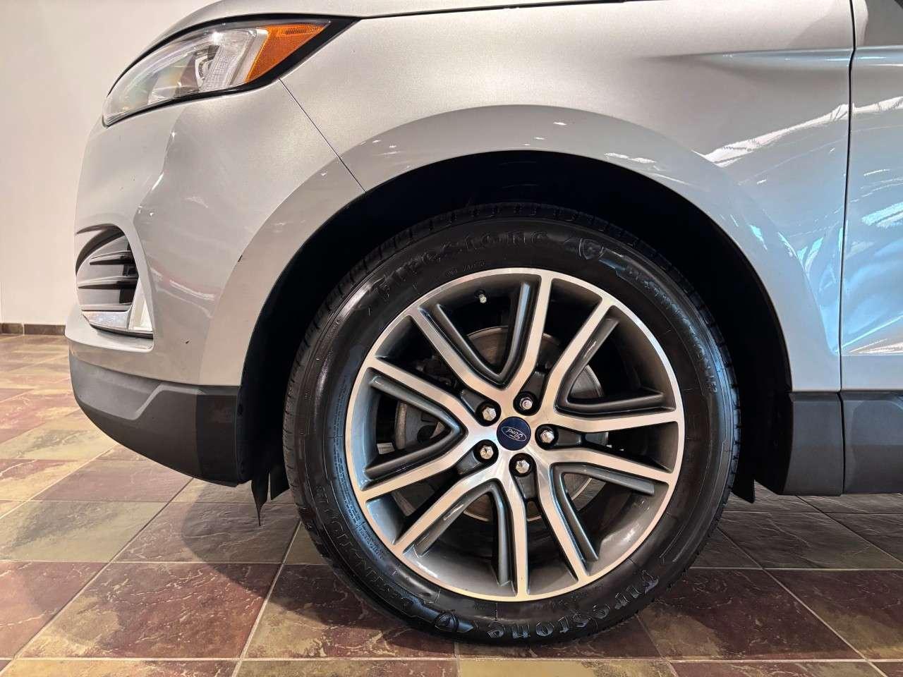 2020 Ford Edge Titanium AWD Photo
