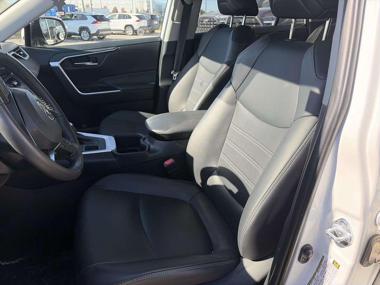 2025 Toyota RAV4 XLE AWD Premium Pkg FINANCED PRICE ADVERTISED   SOFTEX LEATHER   WIRELESS CARPLAY/ANDROID AUTO   HEAT STEER   SUNROOF Photo