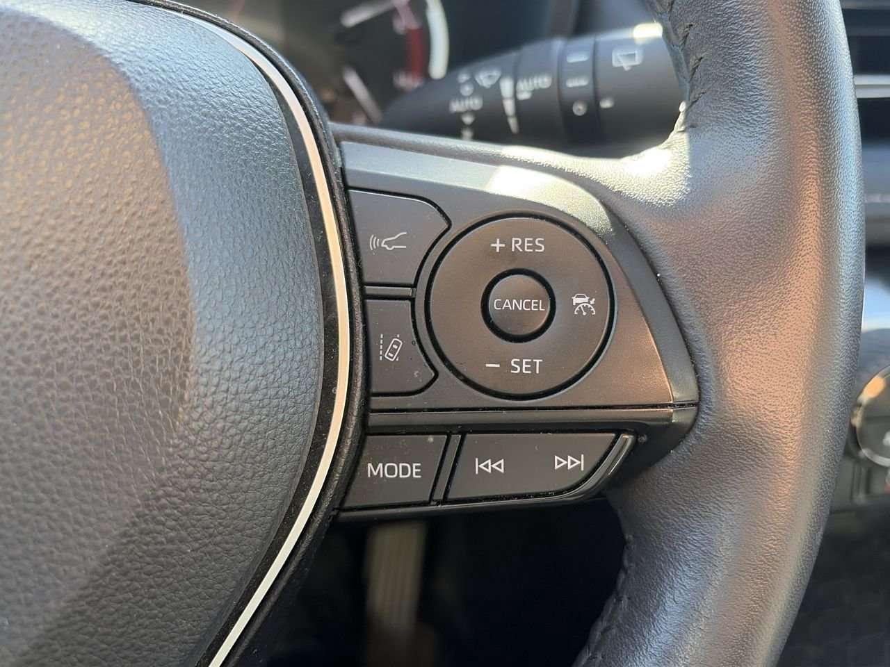 2025 Toyota RAV4 XLE AWD Premium Pkg FINANCED PRICE ADVERTISED   SOFTEX LEATHER   WIRELESS CARPLAY/ANDROID AUTO   HEAT STEER   SUNROOF Photo