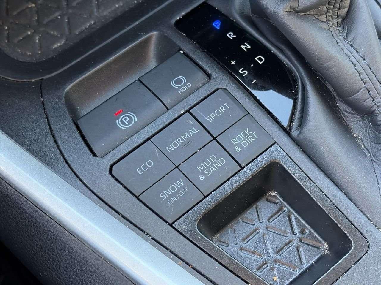 2025 Toyota RAV4 XLE AWD Premium Pkg FINANCED PRICE ADVERTISED   SOFTEX LEATHER   WIRELESS CARPLAY/ANDROID AUTO   HEAT STEER   SUNROOF Photo