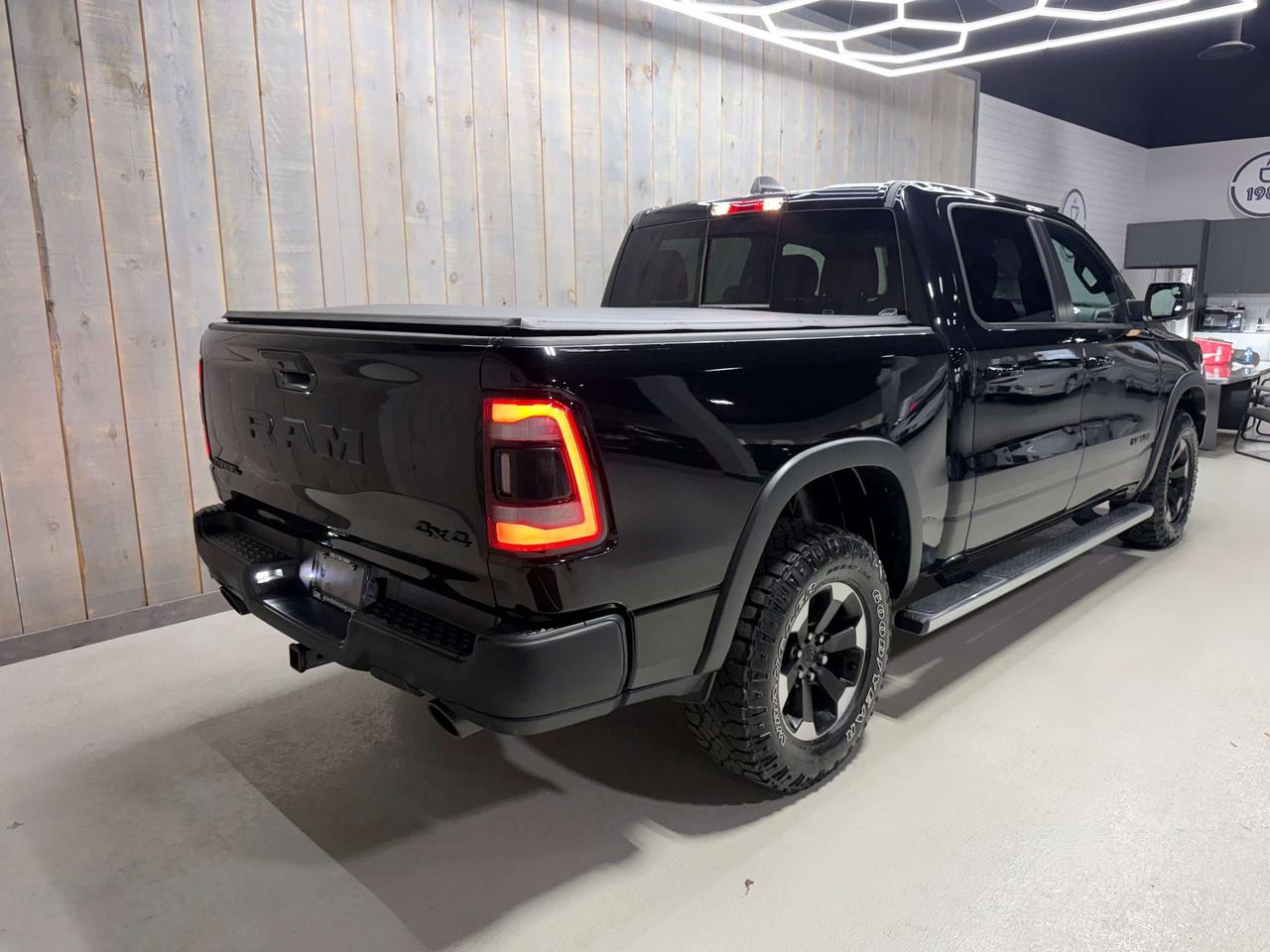 2022 RAM 1500 REBEL 4WD  LVL 2  3.0L ECO DIESEL Photo4