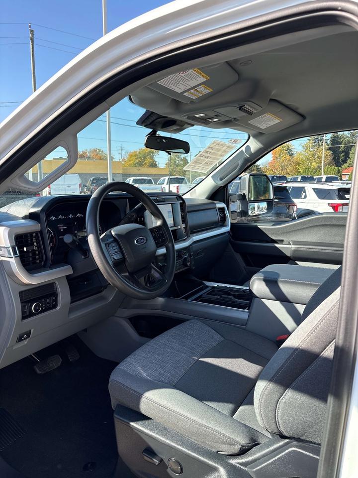 2025 Ford F-250 XLT Photo