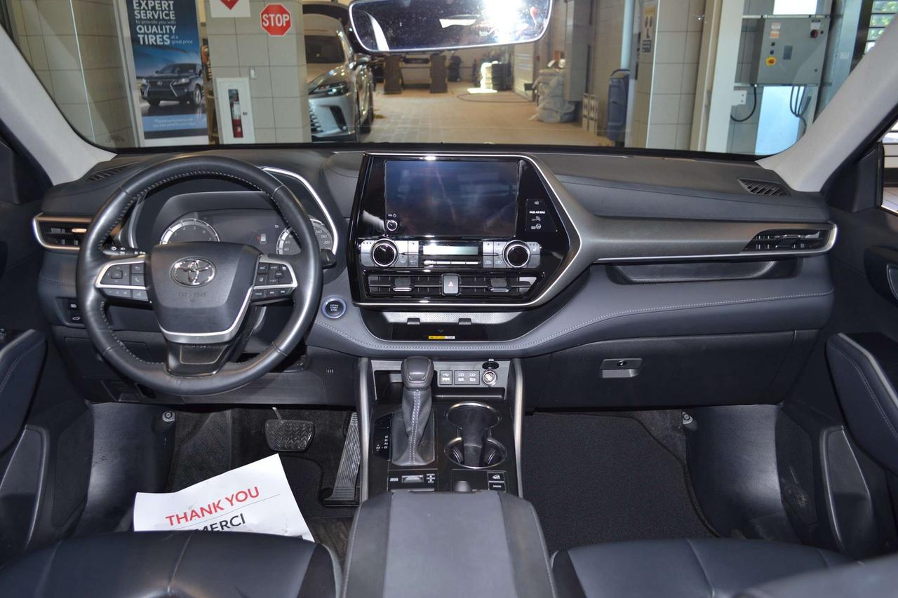 2024 Toyota Highlander XLE Photo2
