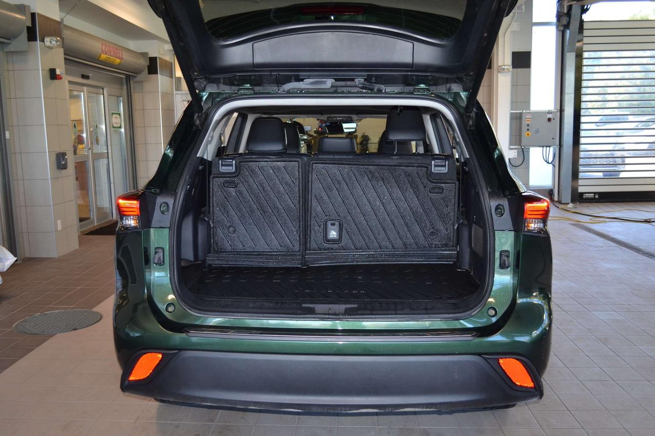 2024 Toyota Highlander XLE Photo