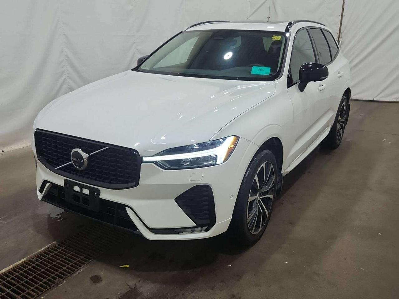 2024 Volvo XC60 Plus Dark Theme Photo0