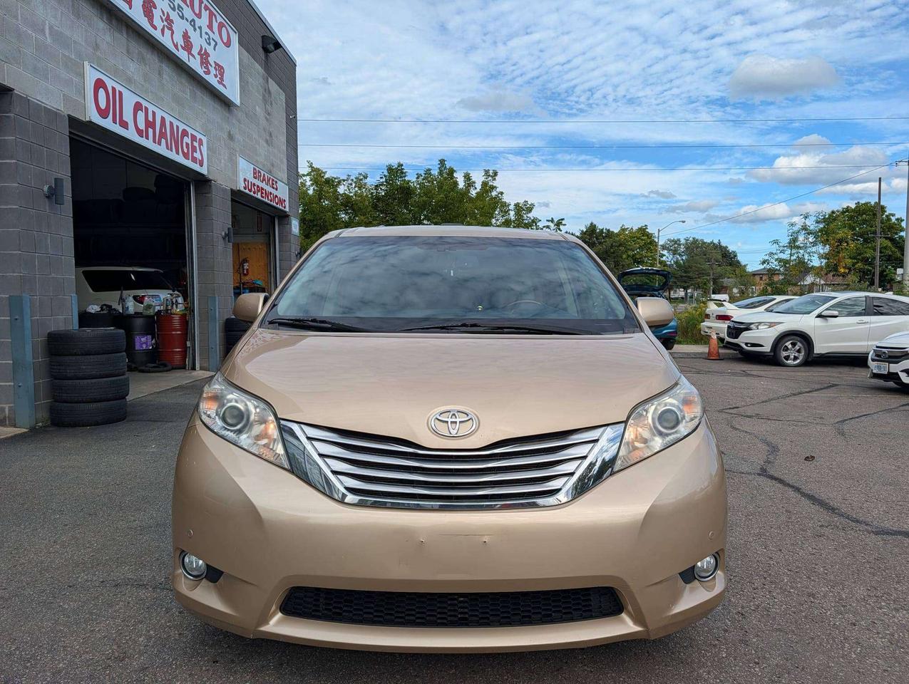 2011 Toyota Sienna LIMITED Photo