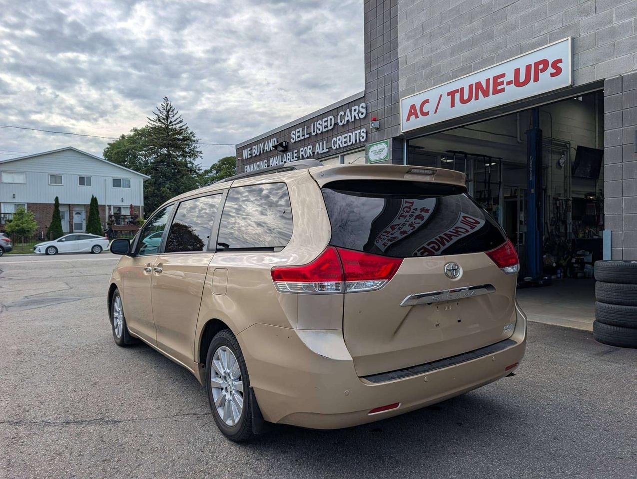 2011 Toyota Sienna LIMITED Photo