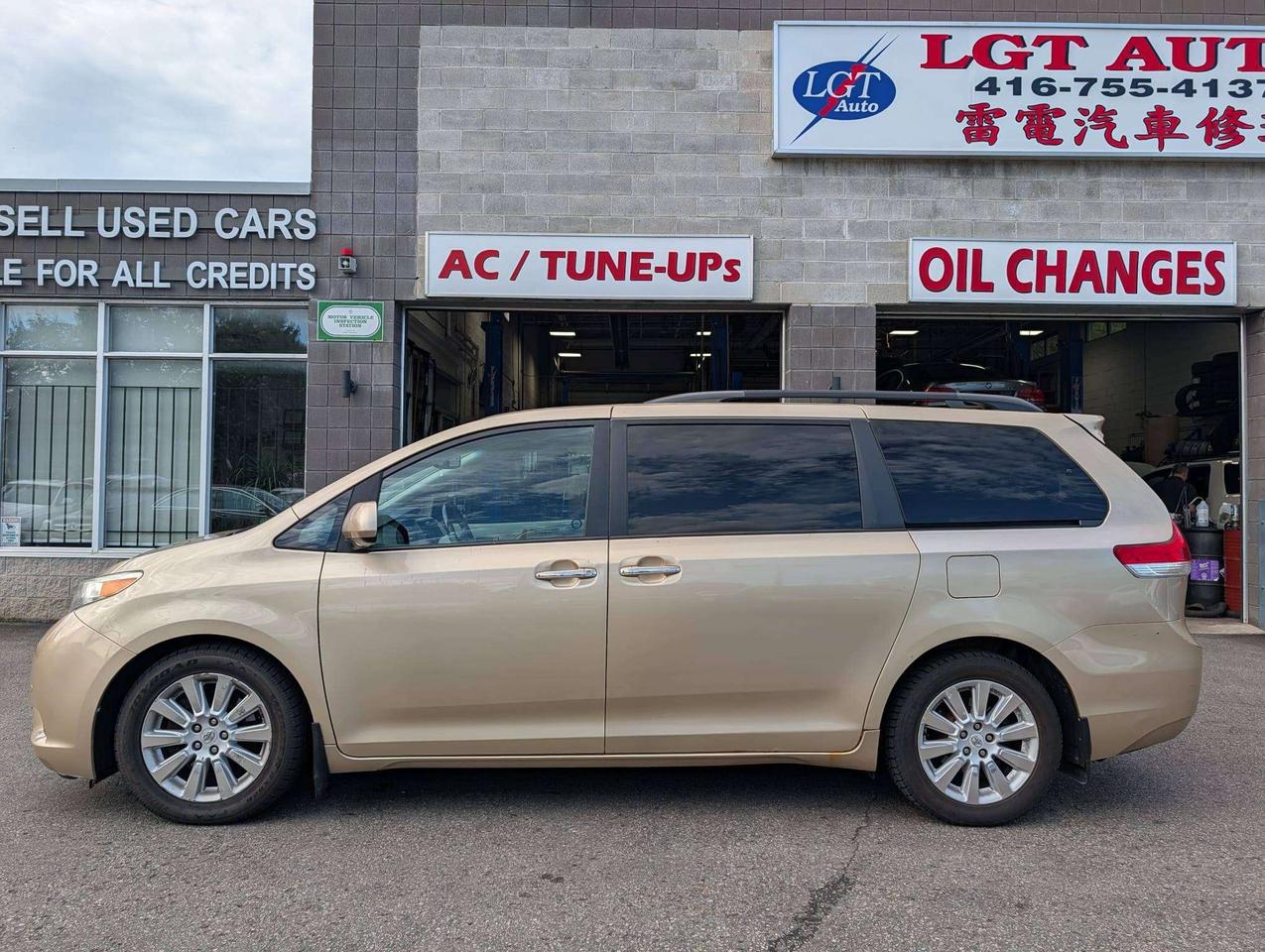 2011 Toyota Sienna LIMITED Photo