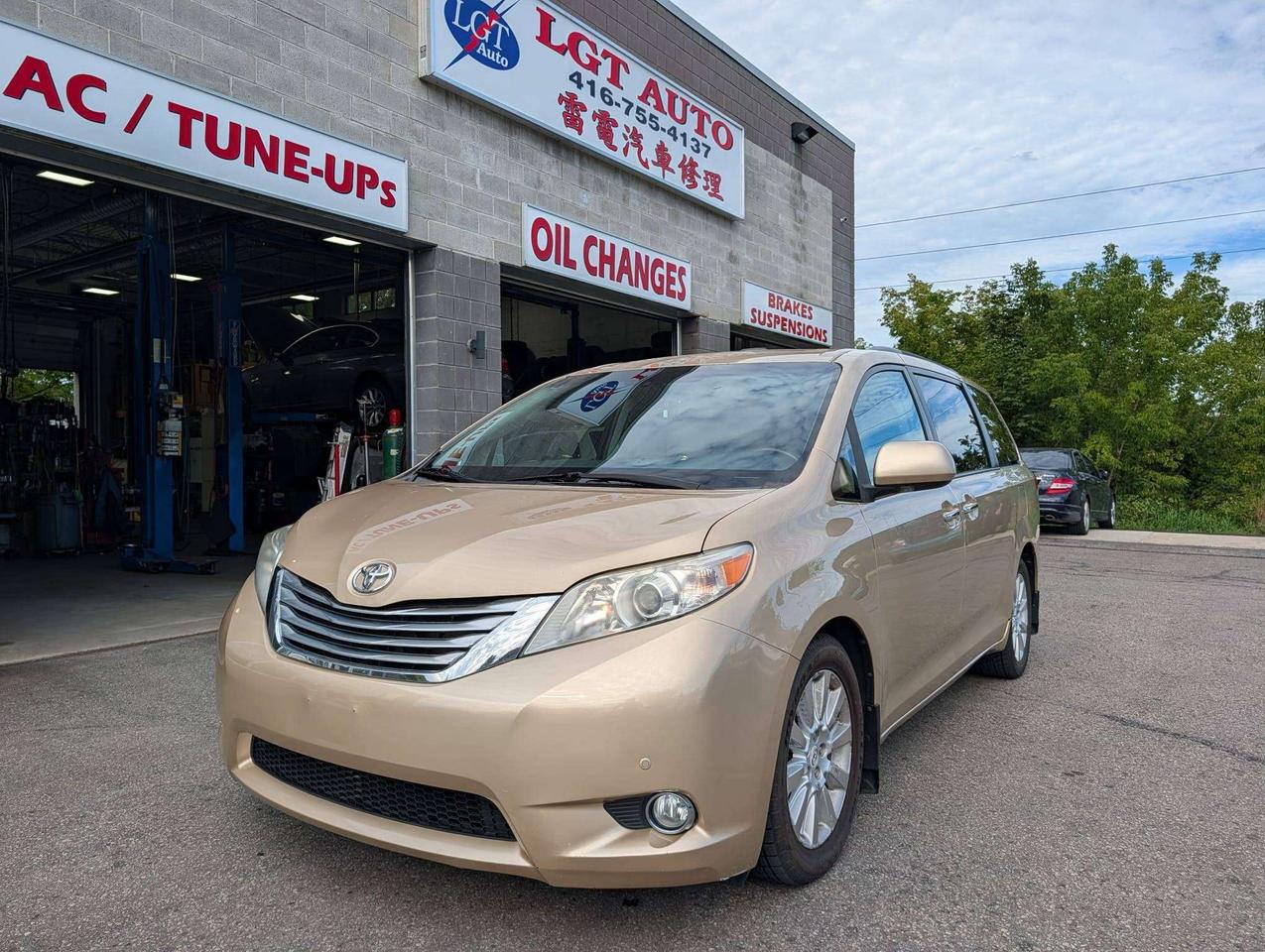2011 Toyota Sienna LIMITED Photo