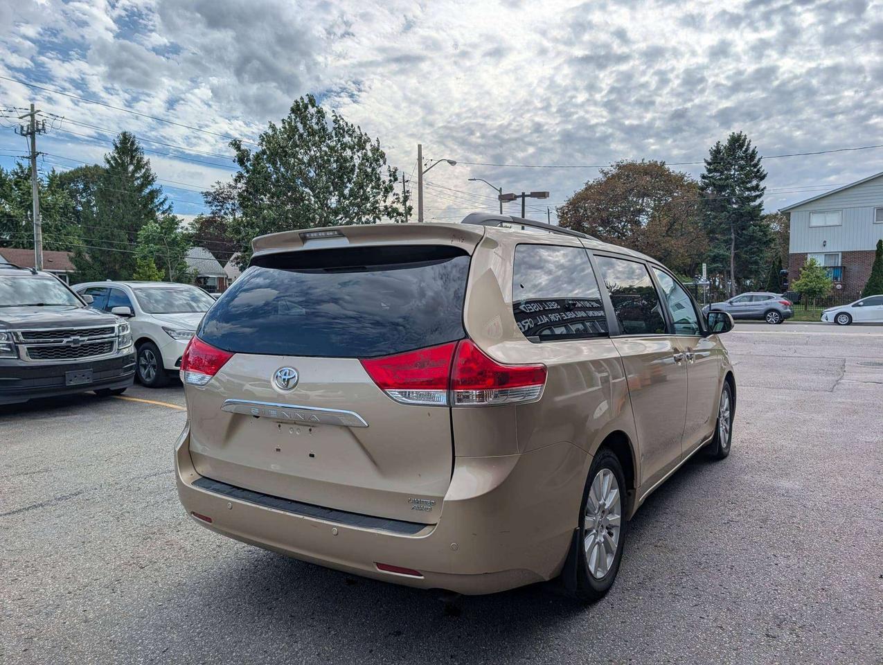 2011 Toyota Sienna LIMITED Photo