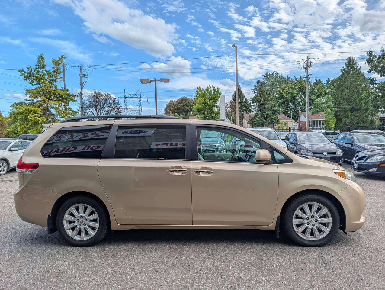 2011 Toyota Sienna LIMITED Photo