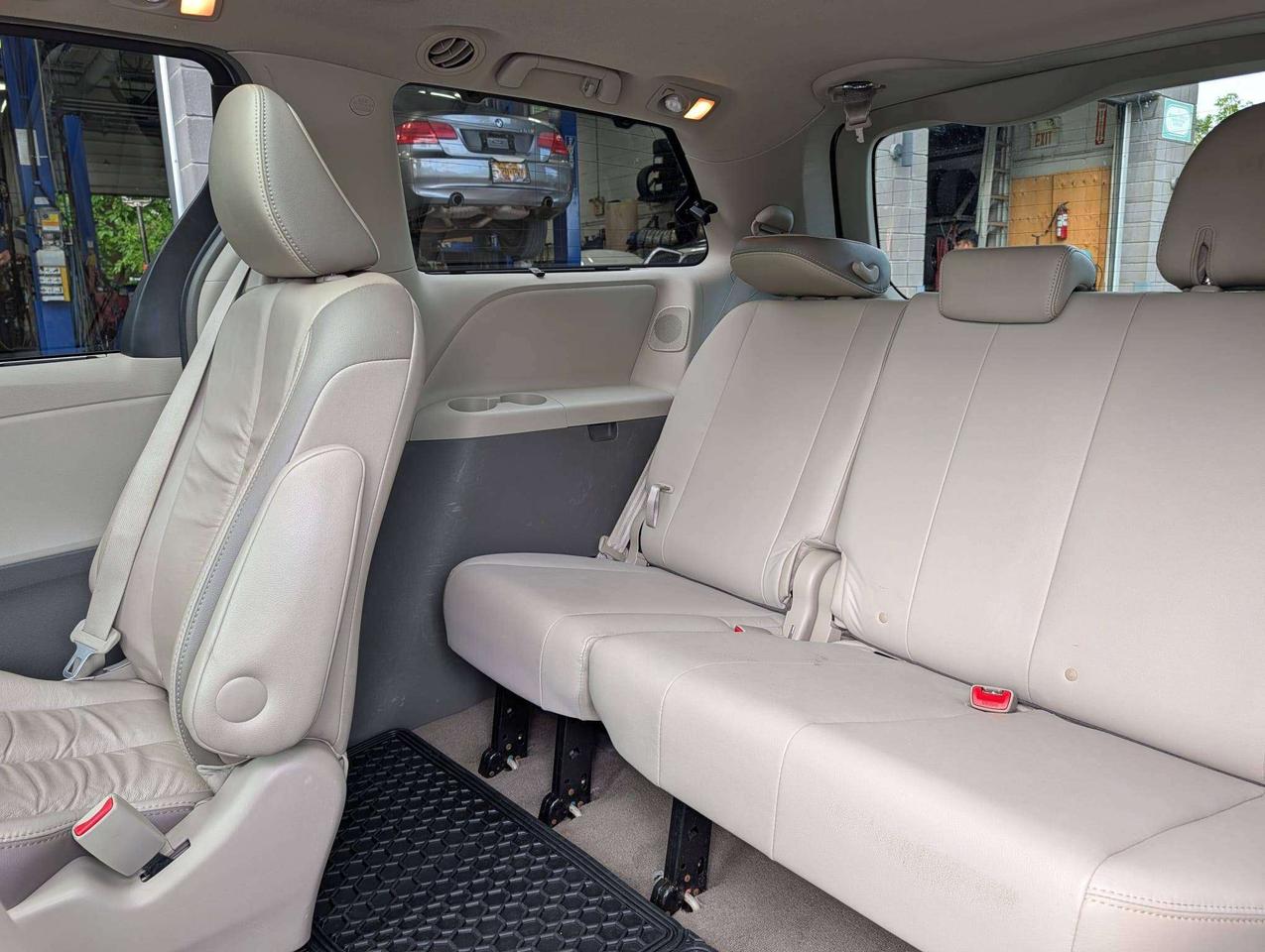 2011 Toyota Sienna LIMITED Photo