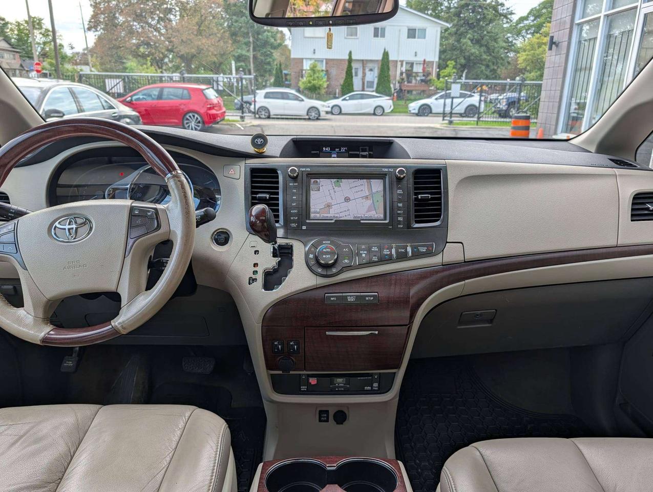 2011 Toyota Sienna LIMITED Photo