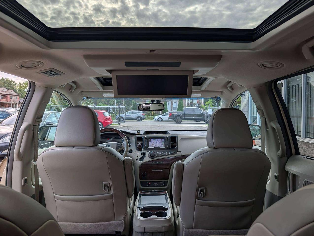2011 Toyota Sienna LIMITED Photo
