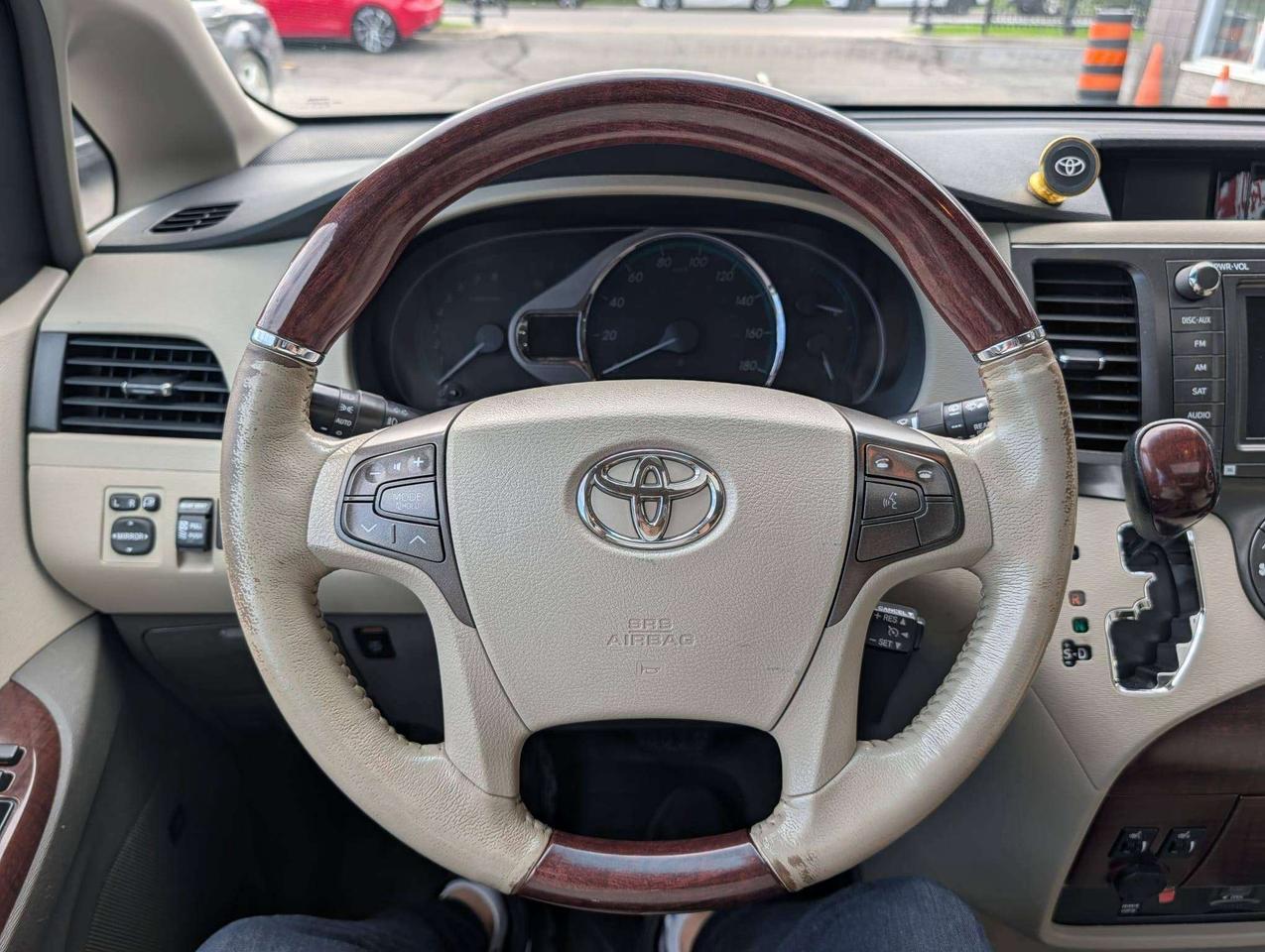 2011 Toyota Sienna LIMITED Photo
