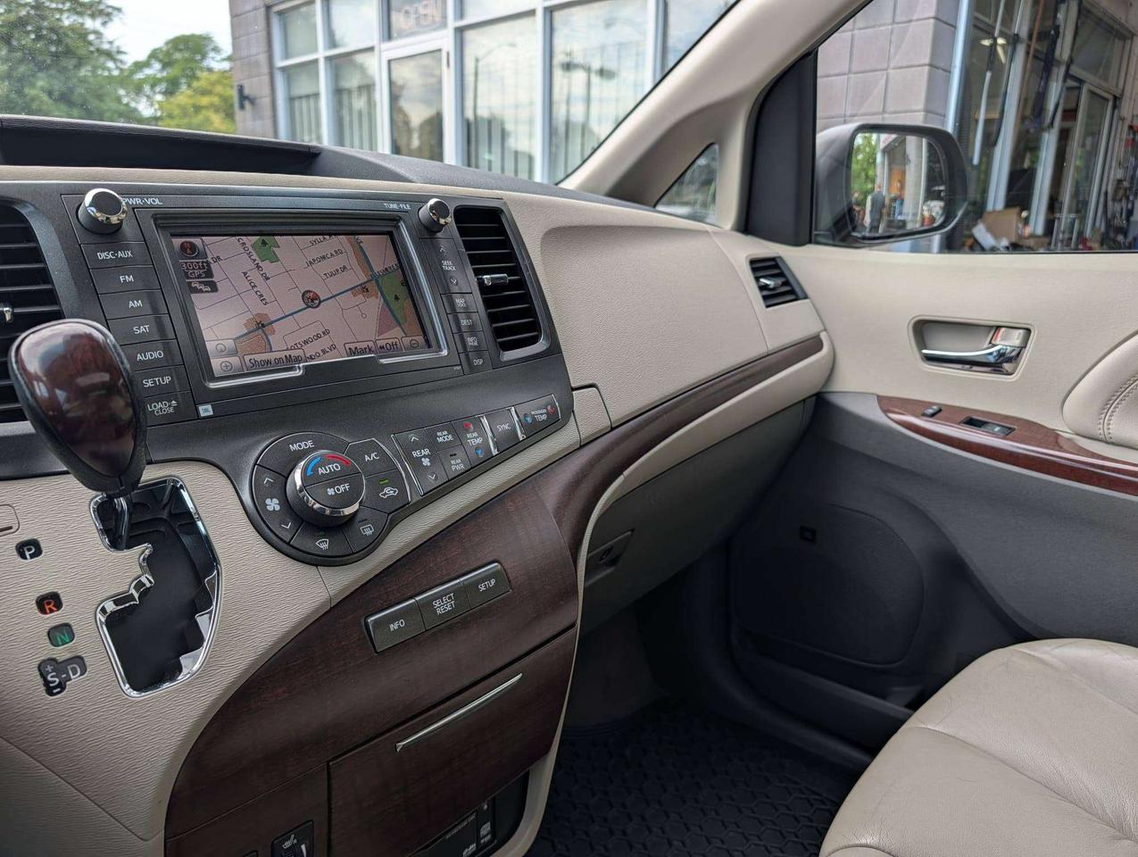 2011 Toyota Sienna LIMITED Photo