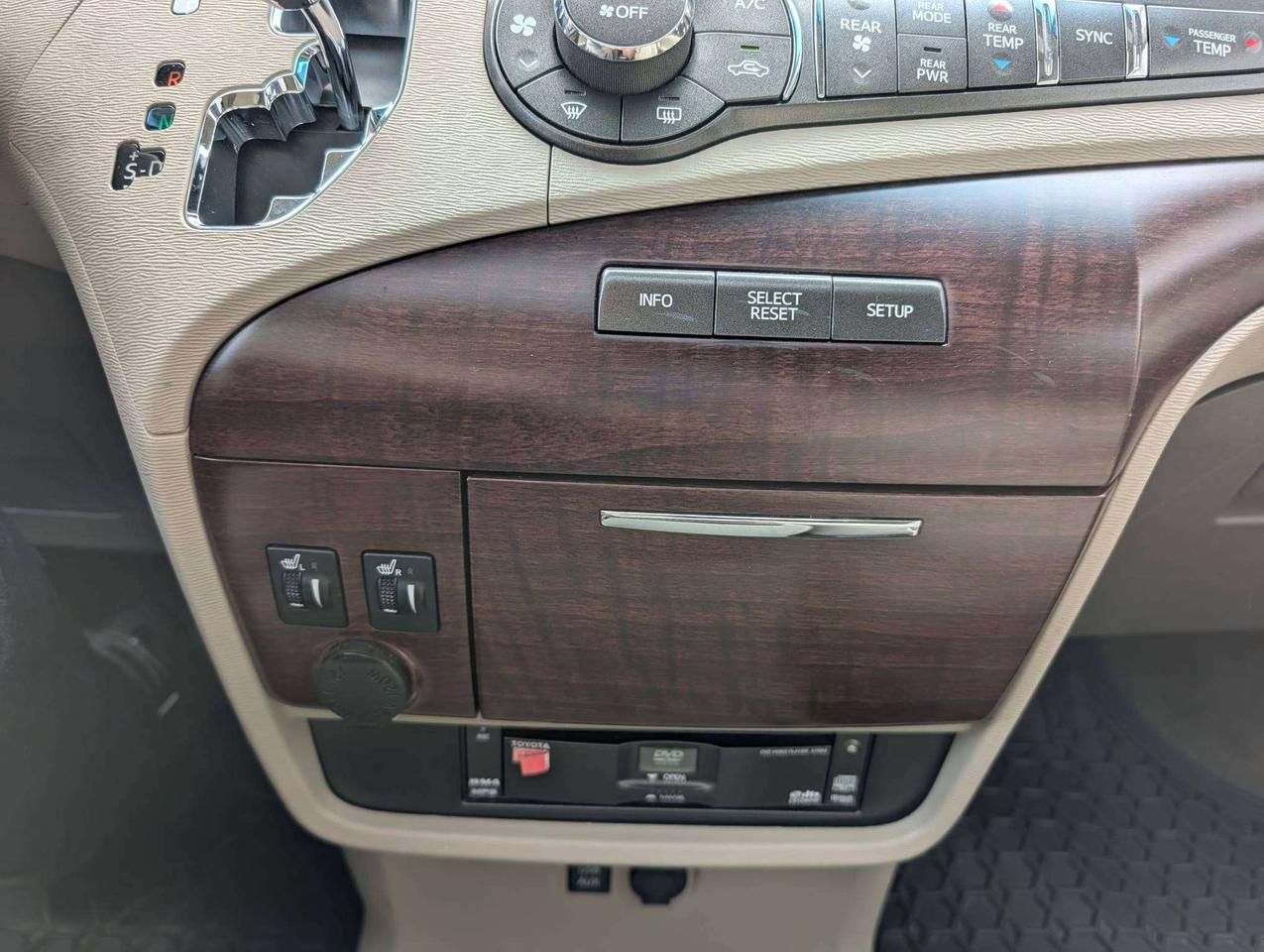 2011 Toyota Sienna LIMITED Photo