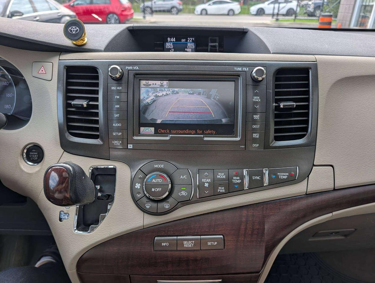2011 Toyota Sienna LIMITED Photo