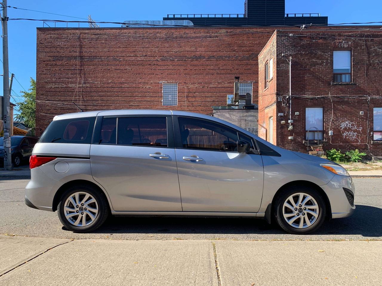 2014 Mazda 5 GS Photo