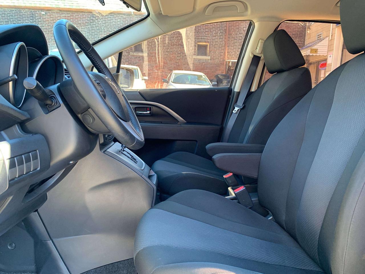 2014 Mazda 5 GS Photo