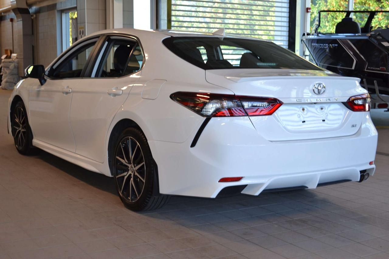 2023 Toyota Camry SE Photo1
