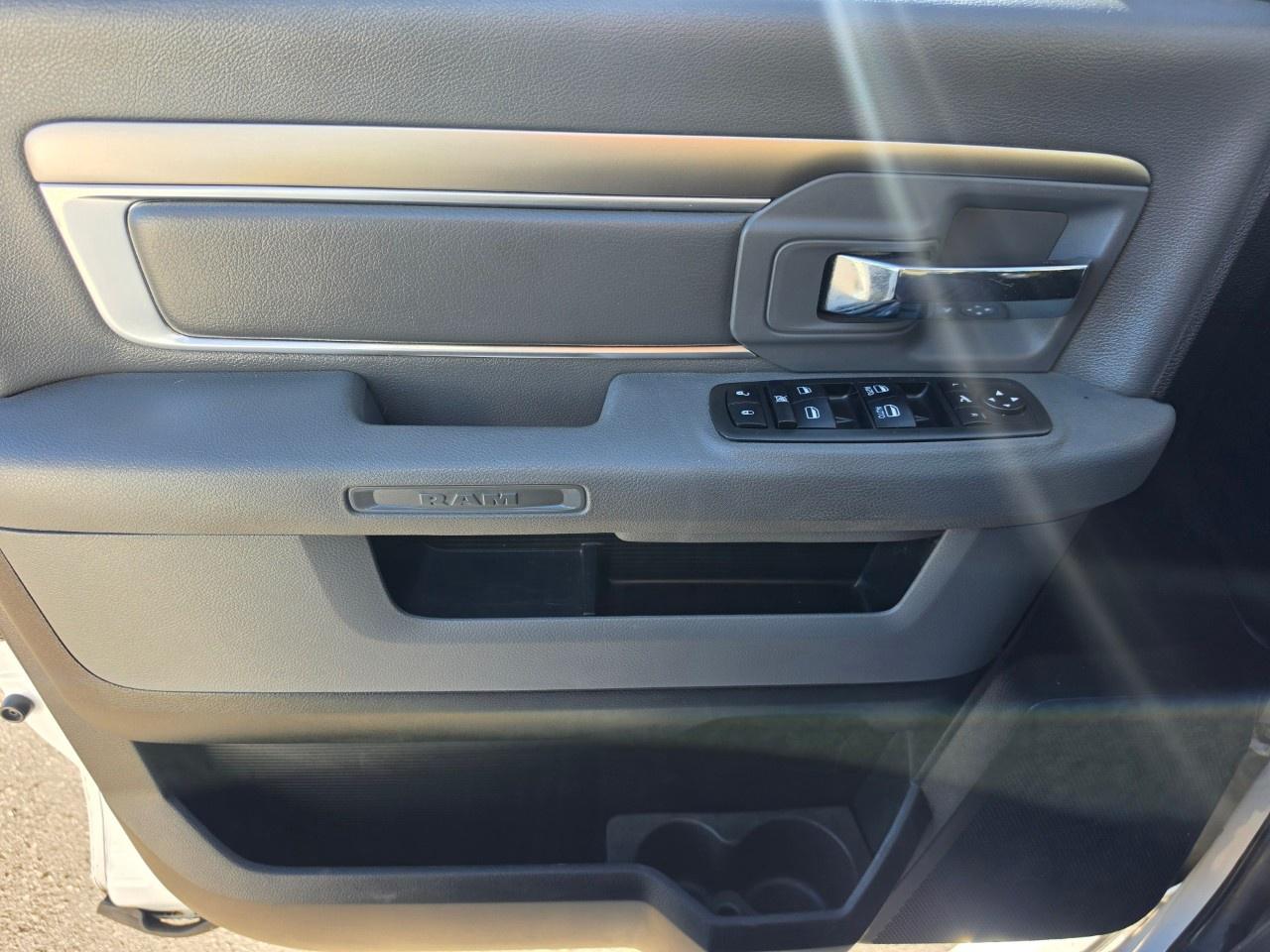 2014 RAM 1500 4WD Crew Cab 5.7 Ft Box Big Horn Photo