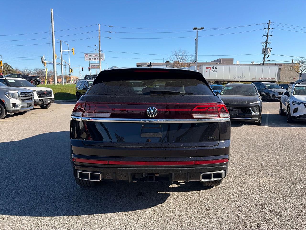 2024 Volkswagen Atlas Execline R-LINE Photo