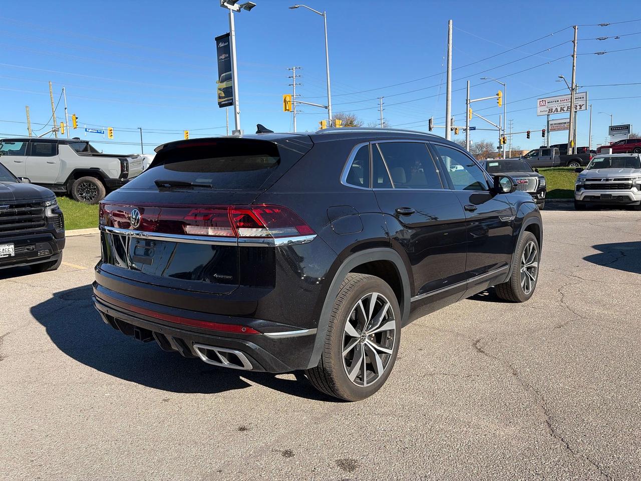 2024 Volkswagen Atlas Execline R-LINE Photo