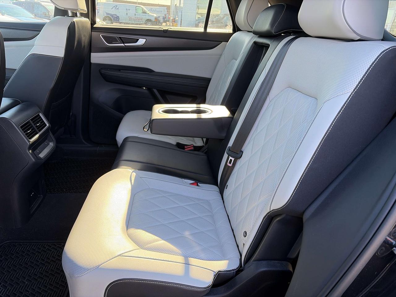 2024 Volkswagen Atlas Execline R-LINE Photo