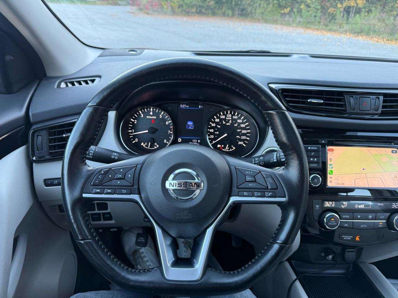 2020 Nissan Rogue SV Photo