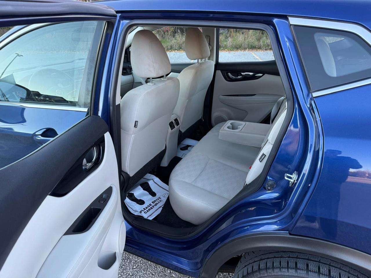 2020 Nissan Rogue SV Photo