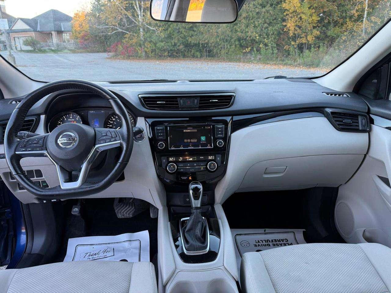 2020 Nissan Rogue SV Photo