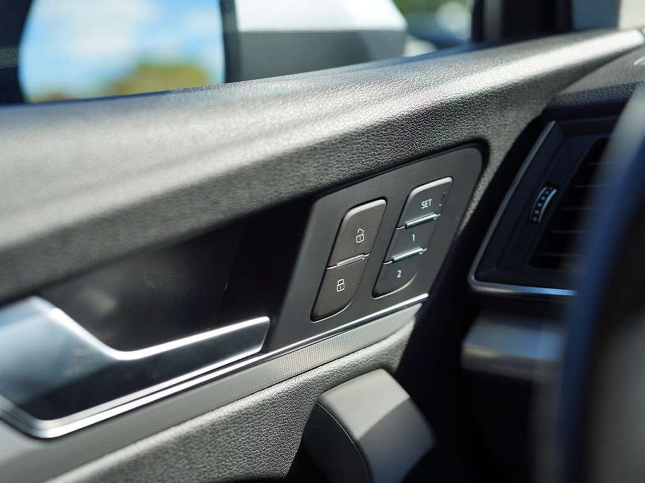 2018 Audi Q5 2.0T Progressiv Leather Seats Apple Carplay Panoramic Roof Photo