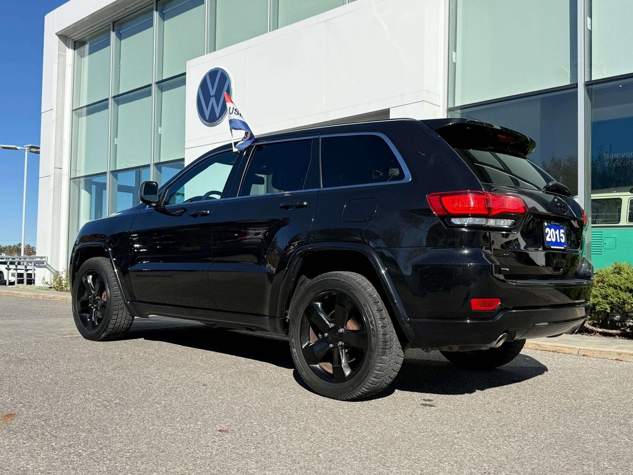 2015 Jeep Grand Cherokee One-owner vehicle with a clean carfax report Photo