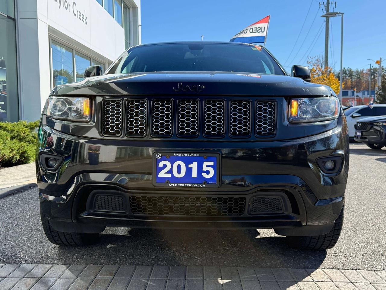 2015 Jeep Grand Cherokee One-owner vehicle with a clean carfax report Photo