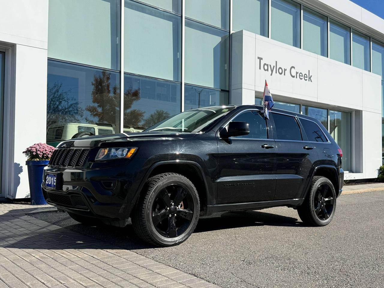 2015 Jeep Grand Cherokee One-owner vehicle with a clean carfax report Photo