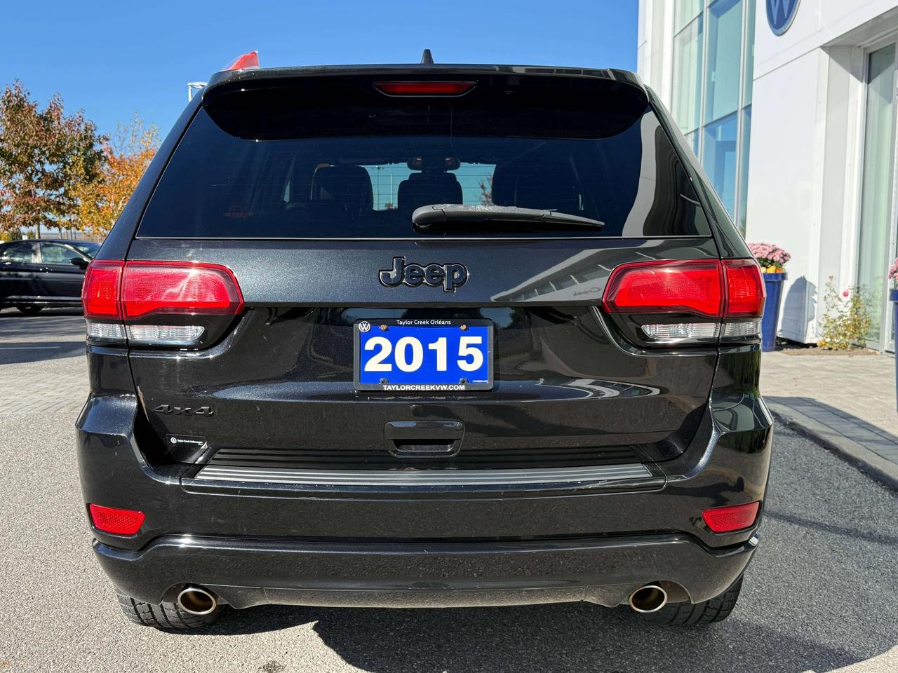 2015 Jeep Grand Cherokee One-owner vehicle with a clean carfax report Photo