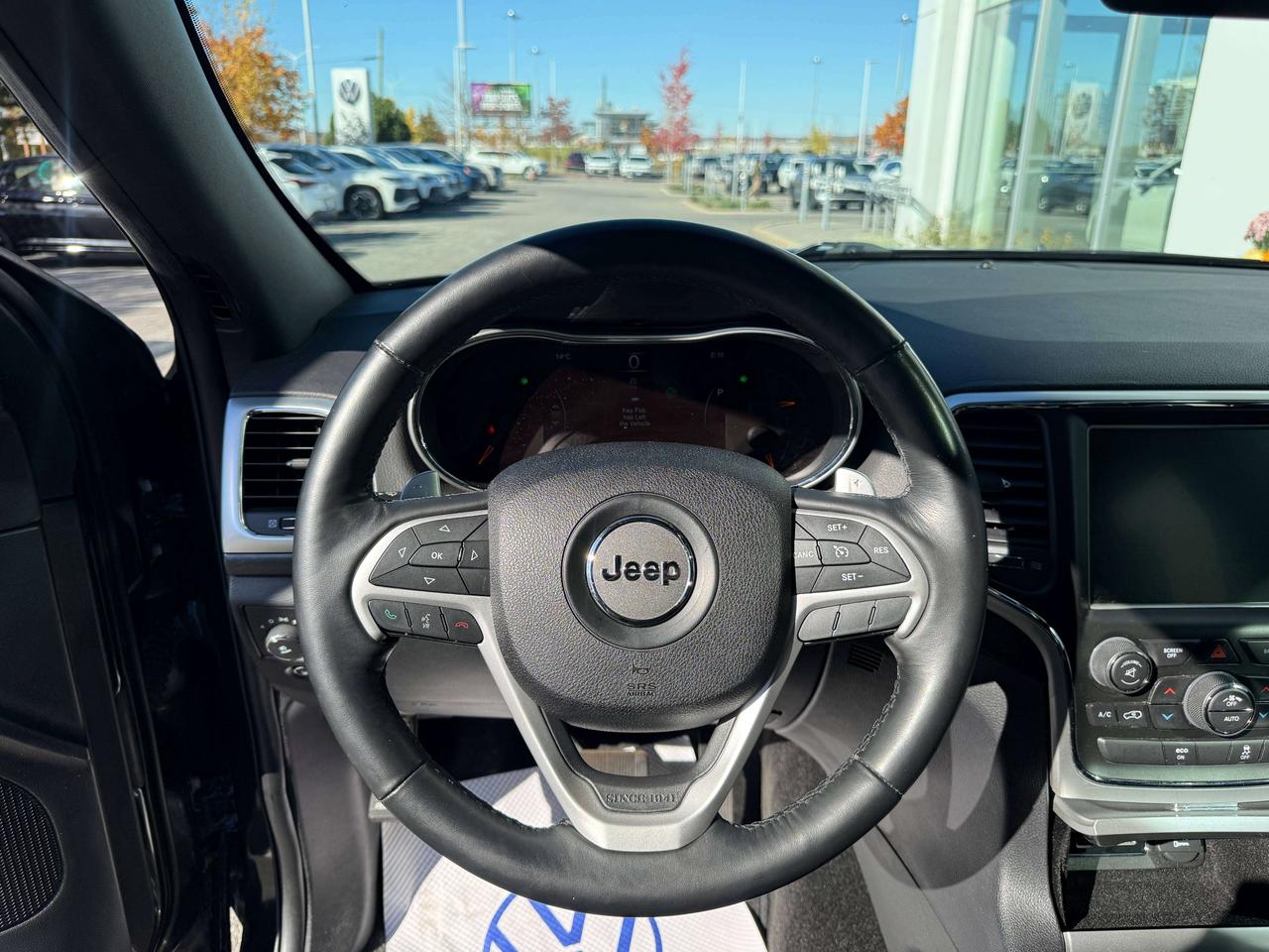 2015 Jeep Grand Cherokee One-owner vehicle with a clean carfax report Photo
