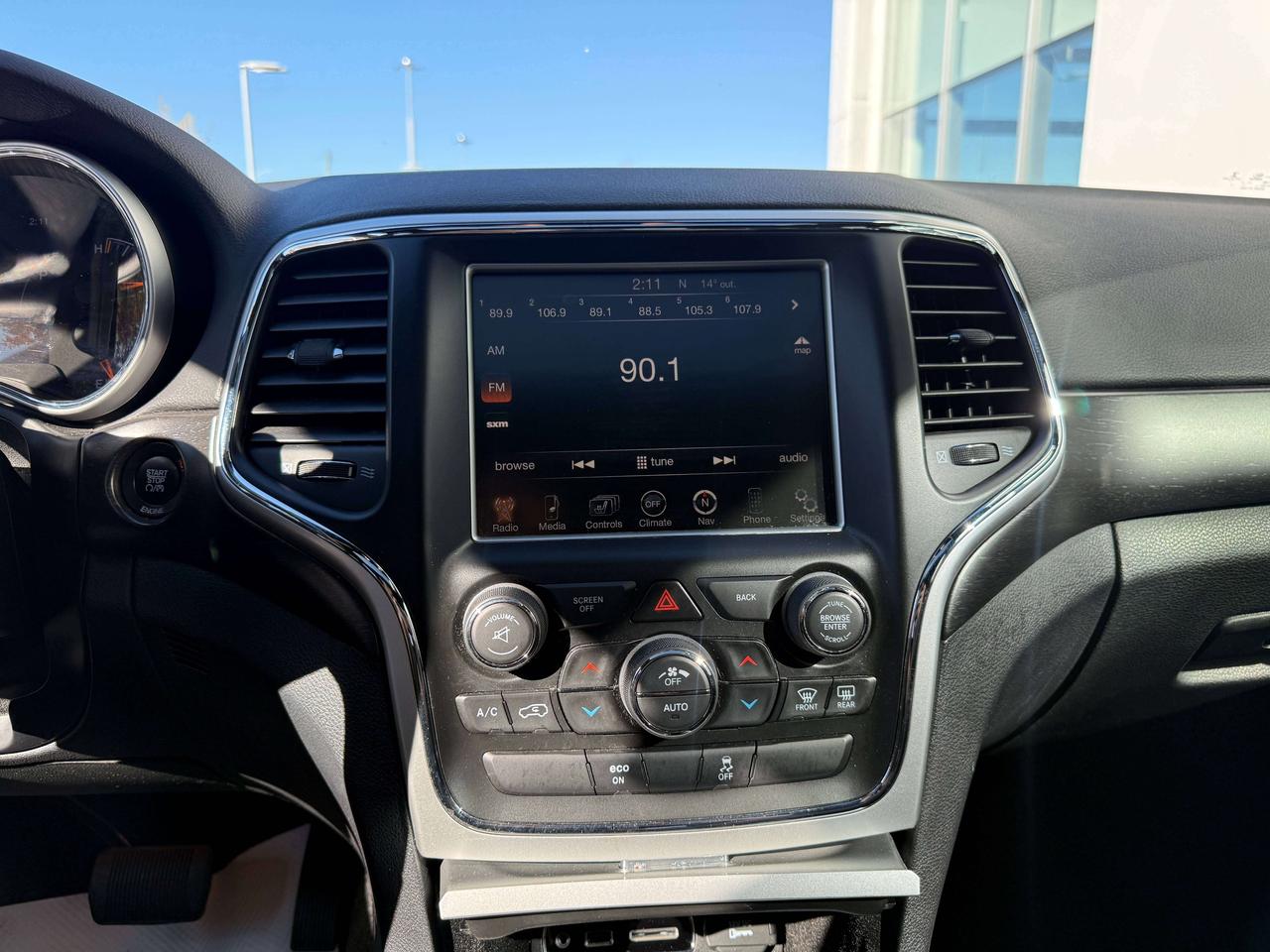 2015 Jeep Grand Cherokee One-owner vehicle with a clean carfax report Photo