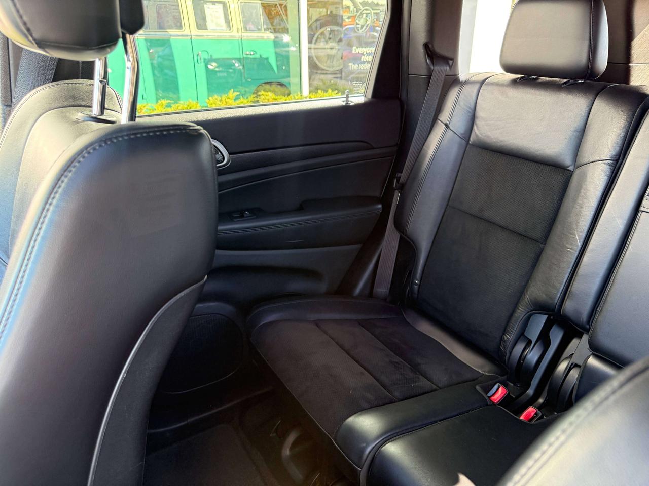 2015 Jeep Grand Cherokee One-owner vehicle with a clean carfax report Photo