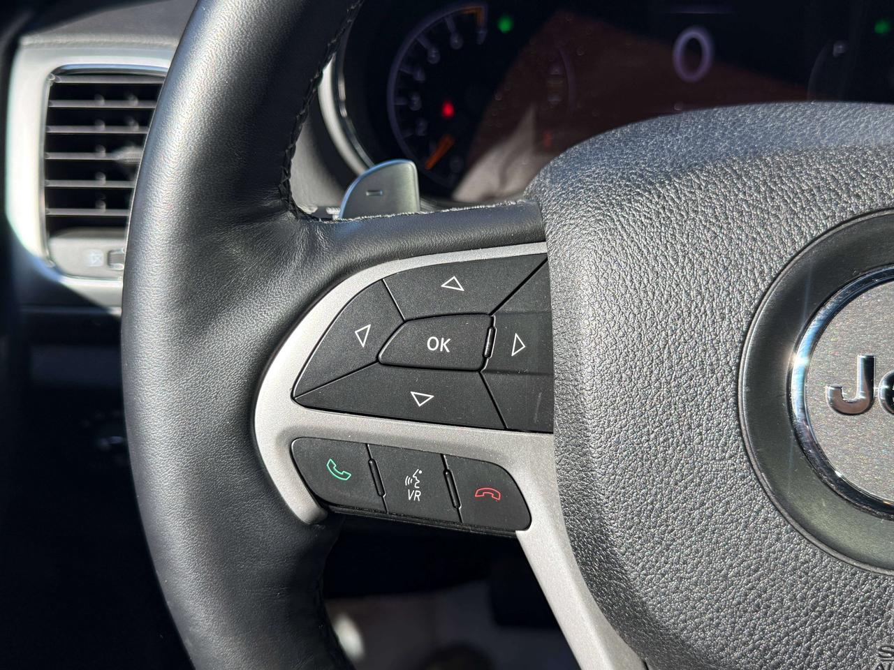 2015 Jeep Grand Cherokee One-owner vehicle with a clean carfax report Photo