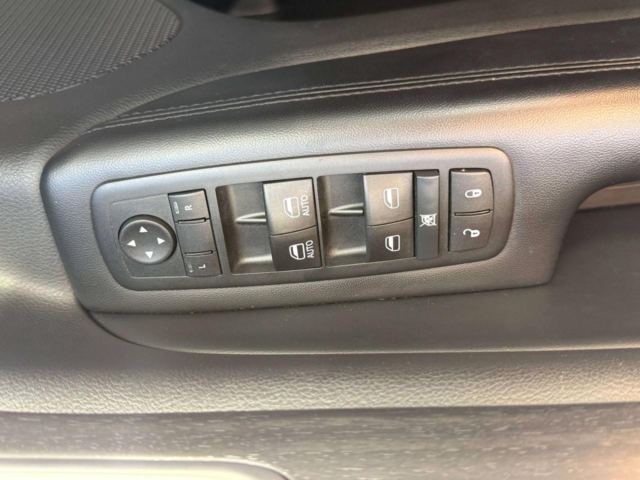 2015 Jeep Grand Cherokee One-owner vehicle with a clean carfax report Photo