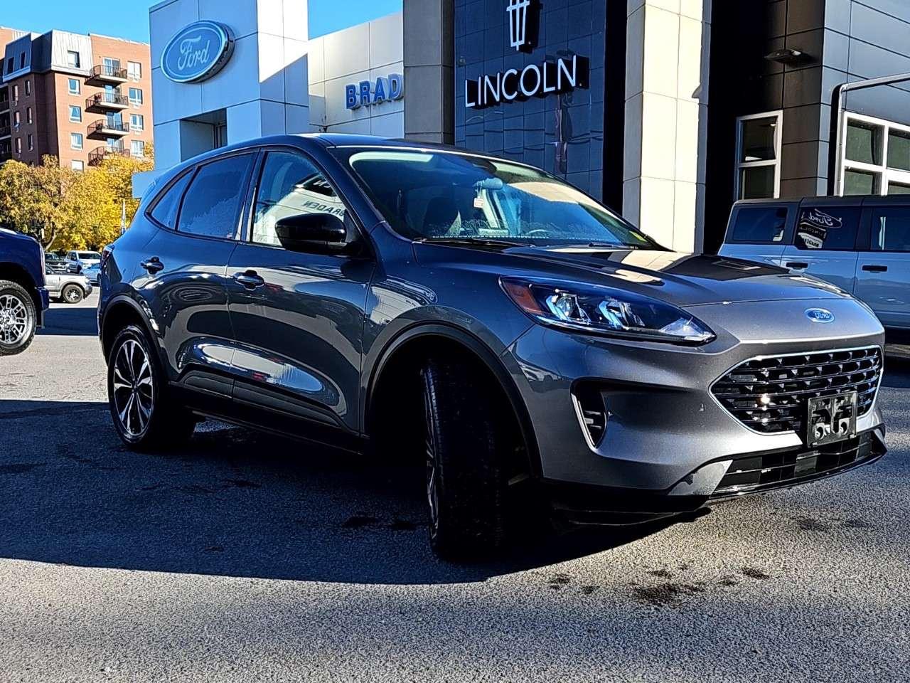 2022 Ford Escape SE   SPORT PKG   AWD   LOW KMS Photo