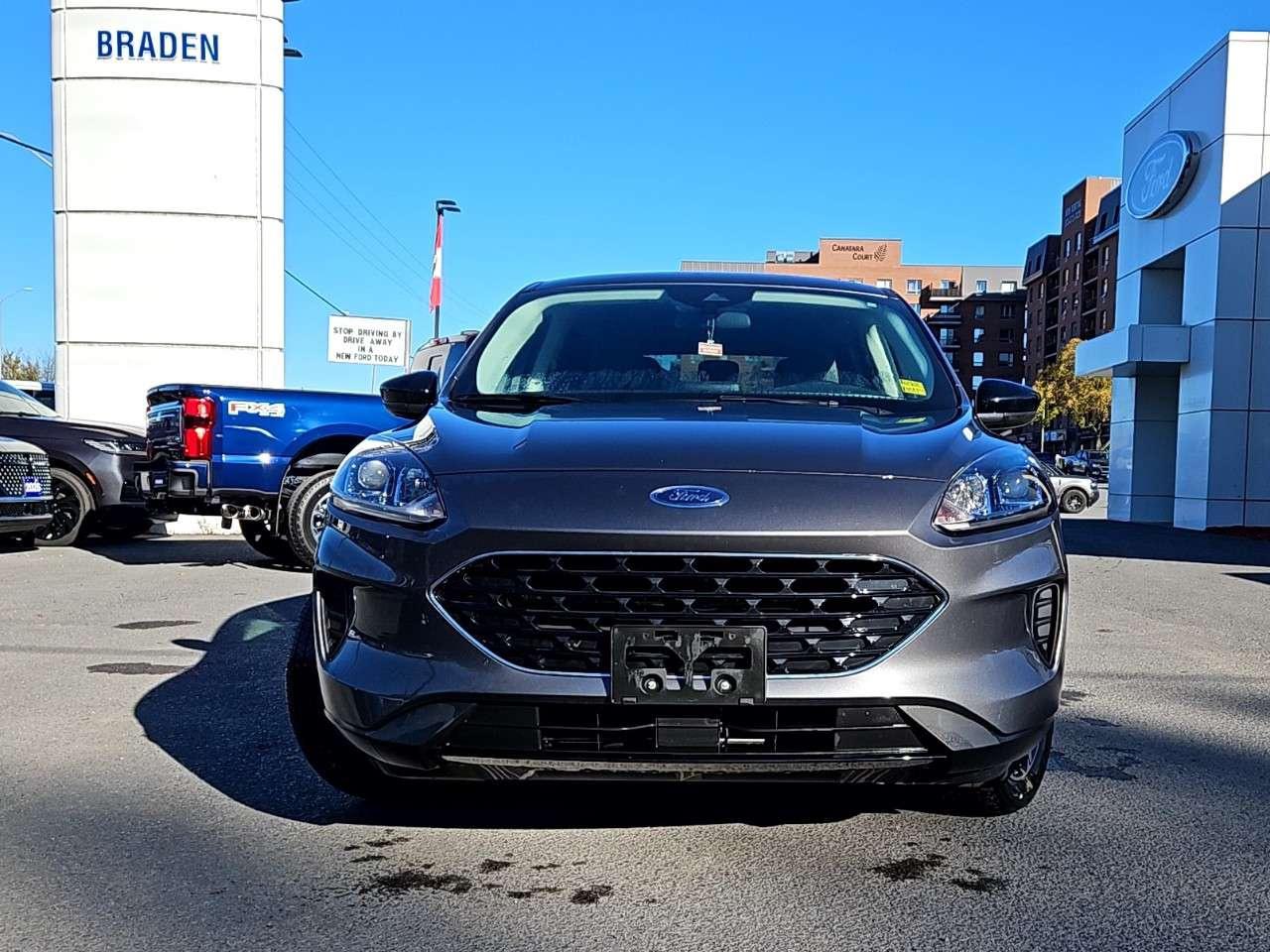 2022 Ford Escape SE   SPORT PKG   AWD   LOW KMS Photo