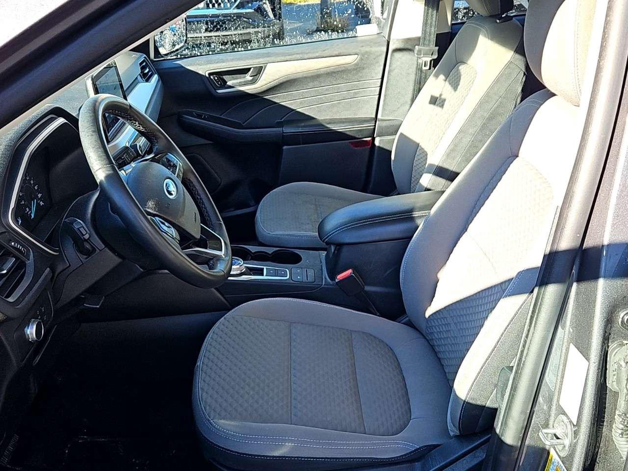2022 Ford Escape SE   SPORT PKG   AWD   LOW KMS Photo